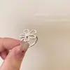Anillo Abierto de Flor de Perla Calada en Plata para Mujer Lujo Accesible Anillo Elegante de Gama Alta Anillo de Nicho Retro Francés