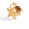 Anillo de luz LED circular de acero inoxidable europeo y americano, anillo de pulsera de lujo con alto sentido de concha de estrella de mar, anillo de acero de titanio de oro real de 18 quilates, anillo de perlas