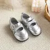 Nueva Colección Primavera y Otoño 2026: Zapatos de vestir sencillos estilo británico para niñas, zapatos infantiles retro con suelas blandas y cierres de velcro, zapatos pequeños de piel estilo princesa