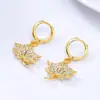 Brincos Novos Transfronteiriços Pingente Folha de Bordo Microincrustados com Zircônia de Diamante Completo Brincos Fivela de Orelha Brincos Brincos Femininos Cobre Banhado a Ouro 18K