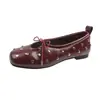 Gu Yun Zapatos de Salón Planos de Cuero Lavado Estilo Retro Francés con Remaches de Corte Bajo para Mujer 2026