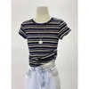 Camiseta de Manga Corta a Rayas de Color Contrastante con Cuello Redondo para Mujer, Verano 2026, Hombro Normal, Mangas Cortas Ajustadas, Diseño Chic Estilo Hong Kong, Top Básico