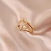 Anillo Minimalista de Oro Estilo Francés de Trébol de Cuatro Hojas con Diseño Floral Hueco e Incrustaciones de Microdiamantes, Exquisito Anillo Completamente Diamantado, Joyería para Regalo