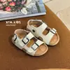 Novedad Verano 2026 Moda Infantil Versátil Hebilla de Metal Sandalias de Playa de Suela Suave