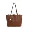 Bolso de axila de gran capacidad para el día a día, bolso de boda rojo nuevo, bolso de hombro simple y casual, de nicho y elegante, bolso versátil para mujer