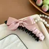 Presilha de cabelo laço de cetim brilhante coreana com uma vibe doce e elegante, pequena textura estilo Chanel, acessório encorpado para a parte de trás da cabeça