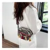 2026 Nuevo Bolso Cruzado Bordado Estilo Étnico para Mujer Versátil Diseño de Nicho Borla Bolso de Hombro Único Bolso de Moda para Viajes