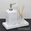 Kit de artículos de tocador de baño europeo para hotel Baño de habitación modelo Adornos de baño Botella de desinfectante de manos Botella de loción Juego de bandeja