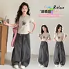 Conjunto de Verão 2026 Super Estiloso para Meninas, Manga Curta, Conjunto de Duas Peças com Camiseta de Verão e Calça Casual para Crianças Maiores