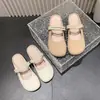 Sandalias de Verano para Mujer Estilo Francés 2026 Planas de Punta Cerrada Mary Jane Medias Zapatillas Zapatos Individuales Estilo Chanel Chanclas de Playa