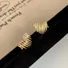 Sentido del diseño de pendientes irregulares de corazón de nicho pendientes de temperamento femenino pendientes exquisitos únicos 2024 nuevas explosiones
