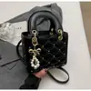 Bolsa Acolchoada Portátil Transfronteiriça, Design de Nicho, Bolsa de Ombro para o Dia a Dia, Alta Qualidade e Estilosa, Moda Primavera e Verão, Bolsa Lady Diana para Mulheres