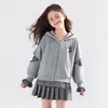 Nueva colección de otoño de ropa de abrigo para niñas: tops de manga larga de cuadros patchwork, sudaderas con capucha para niños y ropa de primavera/otoño para niños
