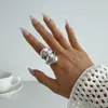Anillo Geométrico Asimétrico de Metal Brillante Cóncavo y Convexo Ins Transfronterizo Europeo y Americano Anillo de Articulación Personalizado para Mujer
