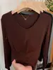 Camiseta Sencilla de Color Café Estilo Coreano, Color Sólido Versátil, Cuello en V, Manga Larga para Mujer, Novedad Primavera 2026, Ajuste Ceñido, Camiseta Básica Adelgazante