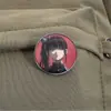 Broche de Personaje de Anime Estilo Japonés, Insignia Metálica de Personaje de Cómic, Pin Versátil para Mochilas Escolares y Ropa