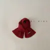 Cachecol Vermelho de Ano Novo Infantil com Pompons Estilosos, Laço e Acabamento em Renda, Aquecedor de Pescoço de Tricô Quente para Crianças e Bebês na Moda, Roupa de Inverno