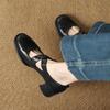 Sin Tacones Caídos Elegantes Combinación Total Cuero Texturizado de Piel de Vaca Correa Cruzada Mary Jane Primavera 2025 Tacón Alto Grueso Punta Redonda Cuero Genuino Zapatos de Una Capa para Mujer