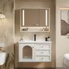 Sencillo tocador de baño rústico estilo francés, que incluye un mueble para lavabo y lavabo integrado