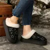 Chinelos Casuais Confortáveis Versáteis da Moda para Mulheres 2025 Outono e Inverno Novos Chinelos Fechados de Solado Grosso de Alta Qualidade para Mulheres