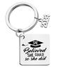 Regalo de Acero Inoxidable para Temporada de Regreso a Clases y Graduación con Texto en Inglés Grabado, Llavero Colgante Cuadrado, Llave de Coche Estilo Minimalista Moderno