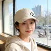 Gorra de Béisbol Estilo Coreano para Mujer con Bordado de Letras, Ala Ancha, Adelgazante del Rostro, Sombrero Versátil de Protección Solar, Gorra Tipo Pato para Estudiantes para Todas las Estaciones para Mujeres