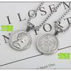 Estilo Palacio Retro Moneda Conmemorativa Reina Isabel Cadena Redonda para Clavícula Acero de Titanio Collar para Hombres y Mujeres Diseño de Nicho