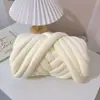 Tira de tela de terciopelo Ins Islandia lana supergruesa manta tejida a mano nido para mascotas almohada núcleo de relleno de terciopelo de cristal Algodón