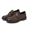 Zapatos de cuero pequeños de punta redonda con velcro en stock de fábrica para mujer, tacón grueso, suela gruesa, zapatos de vestir individuales de moda francesa, zapatos de mujer para commuting de primavera y otoño