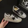 Zapatos de lona H55 con patrón de estrella agrietada para mujer, estilo Otoño 2026, sensación de alta gama, retro desgastado, aumento de altura, versátiles, zapatos casuales