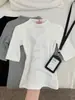 Top feminino liso de cor sólida estilo coreano com mangas de três quartos, elegante para o início do outono, gola redonda, caimento justo, camiseta básica de manga média para o trabalho