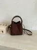 Bolso de mano para mujer para salir, nuevo bolso de hombro de gamuza vintage 2026, bolso cruzado tipo cubo versátil de nicho para el día a día