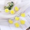 Um Fabricante de Mini Cabeças de Rosa Artificiais Feitas à Mão para Projetos DIY, Chapéus, Chinelos, Buquês, Coroas de Flores e Flores Decorativas