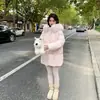 Jaqueta de Algodão Rastreável Moscow Winter Três Estrelas com Gola de Pelo Comprimento Médio Acolchoada Fashionável Acolchoada de Algodão Feminina Branca