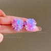 Yu Shuxin con aretes de flores color dopamina atmósfera de verano para mujer dulces hermosos aretes blancos aretes de vacaciones