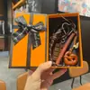 Miu Anillo de Llavero de Pan con Agua Alcalina Resina Pan Colgante de Llavero de Bolsa de Chocolate Regalo de Graduación