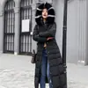 Jaqueta Acolchoada de Algodão Plus Size Europeia e Americana para Mulheres, Novo Estilo Coreano de Inverno 2026 com Gola de Pelo, Casaco Longo de Algodão Espesso Slim-Fit