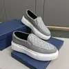 Zapatos Dior 2024 de Punta Redonda de Piel Genuina Disponibles de Bajo Caña Adhesivos de Piel de Cordero Color Azul Planos Casuales Versátiles que Aumentan la Altura