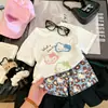 Conjunto de Roupa de Verão Infantil 2026 Novo Super Fofo Desenho Animado Infantil Manga Curta Shorts de Bebê Camiseta de Verão Conjunto de Duas Peças