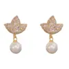 Pendientes de Zirconia con Hoja de Arce y Perla para Mujer, Moda Versátil Exquisita de Nicho, Colgantes para Oreja Brillantes, Diseño Elegante de Lujo Ligero, Venta al por Mayor