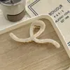 La pinza para el cabello con una gran cantidad de cabello es firme y apretada, pinza para el cabello con clip de tiburón de metal de acetato.