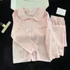 Pijama de Mujer para Primavera y Otoño, Algodón Nube, Rayas Finas Rosas, Cuello de Muñeca, Ribete Azul, Cárdigan, Manga Larga, Pantalones Largos, Conjunto Casual para Casa