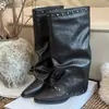 Botas altas retro Chuyuji de punta con tachuelas para mujer, nuevo estilo europeo y americano 2026 otoño e invierno, botas de tacón grueso versátiles y adelgazantes