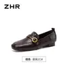 Mocasines ZHR de punta cuadrada para mujer, nuevo modelo otoño 2026, zapatos pequeños versátiles de cuero con hebilla metálica, zapatos casuales de tacón bajo para ir al trabajo