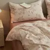 Juego de ropa de cama de cuatro piezas estilo pastoral con estampado floral de gasa de doble capa de algodón puro sábana de algodón con estampado de dibujos animados funda de edredón se puede dormir en ropa interior ropa de cama