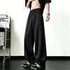 Calça masculina cáqui com corte enviesado, estação outono, com caimento fluido, modelagem solta, calça pantalona estilo americano, calça longa casual de corte reto, moderna