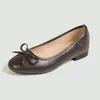 Comercio Exterior al por Mayor Zapatos de Salón Individuales Europeos y Americanos Transfronterizos Zapatos Planos de Mujer con Lazo Nuevo Estilo Primavera y Verano Piel Genuina por Dentro y por Fuera Punta Redonda Zapatos de Salón Individuales