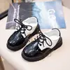 Sapatos pretos de couro para meninos em estilo britânico, sapatos estudantis de sola macia, sapatos de performance para pajens de casamento de meninos, sapatos escolares de PU para crianças