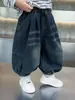 Pantalones de mezclilla tipo linterna para niño de otoño, pantalones holgados y elegantes con curva estilo coreano para niños de primavera y otoño, pantalones para niño pequeño para exportación