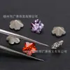 Zircón con forma de flor de ciruelo de cinco pétalos 7A con base chapada, zircón con forma de flor de ciruelo con base chapada, 3*3-10*10 mm, suministro directo del fabricante de gemas de Wuzhou